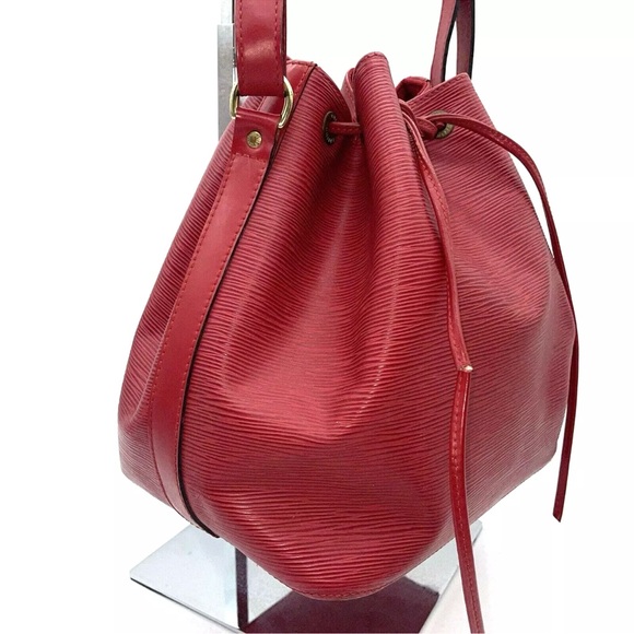 Authentic Louis Vuitton Noe Epi Red Bucket Tote Bag Draw String Close - Picture 5 of 16